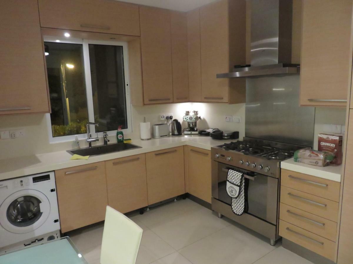 Villa Victoria Paphos Exteriör bild